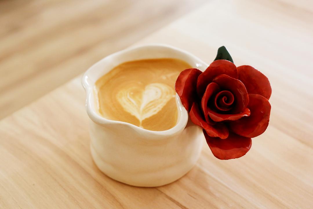 ☕自学拉花不急不嗔🐱