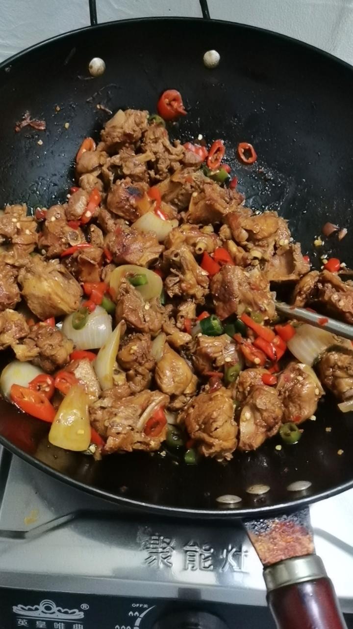 传统正宗的啤酒鸭配方和做法，鲜嫩香浓，只需炒千万不要焯水