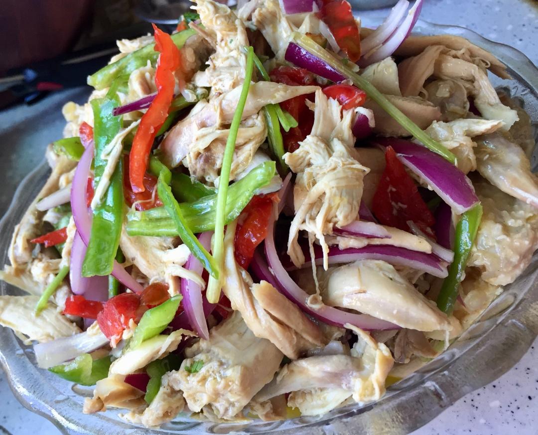 喜多啦啦做的新疆手撕椒麻鸡和买的一个味哦