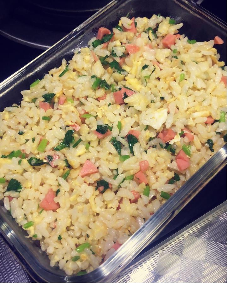 香菜火腿蛋炒饭