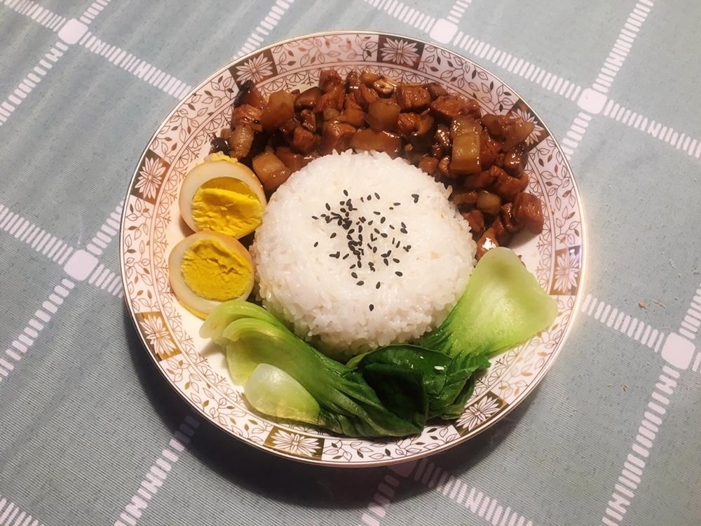 洋葱酥卤肉饭