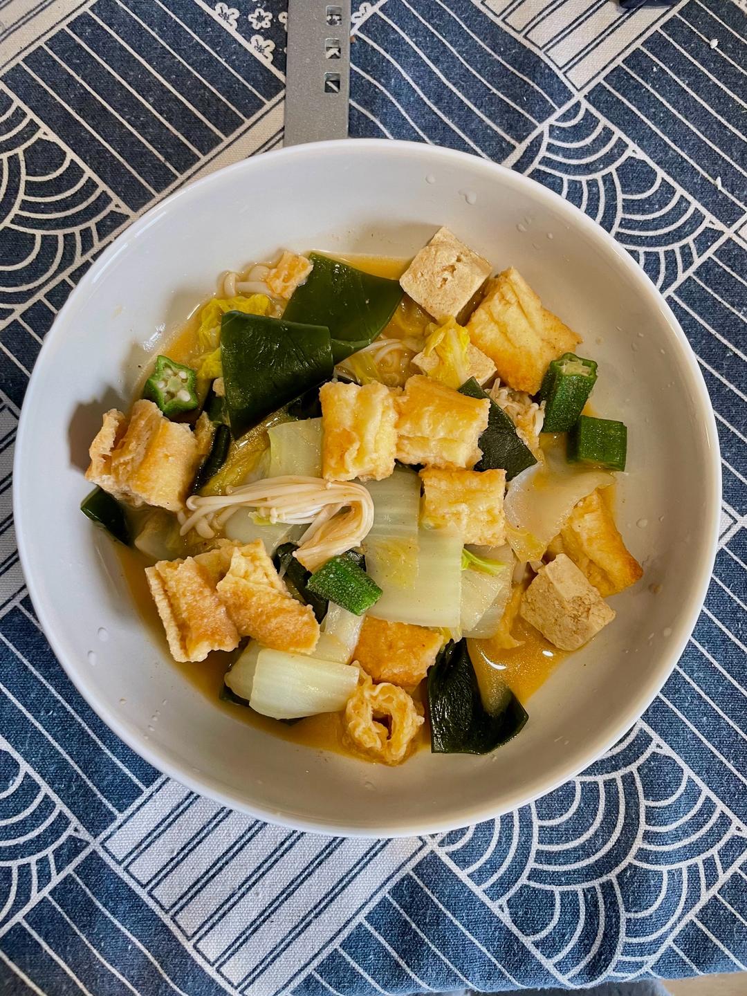 超简单的沙茶油条白菜煲