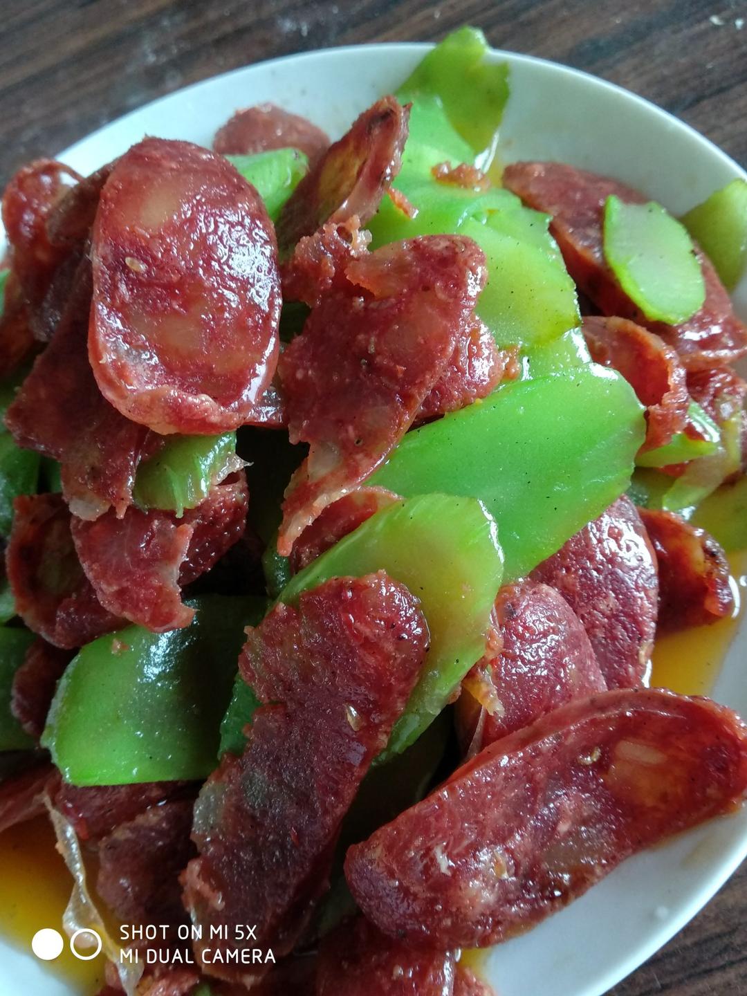 莴苣丝炒腊肠