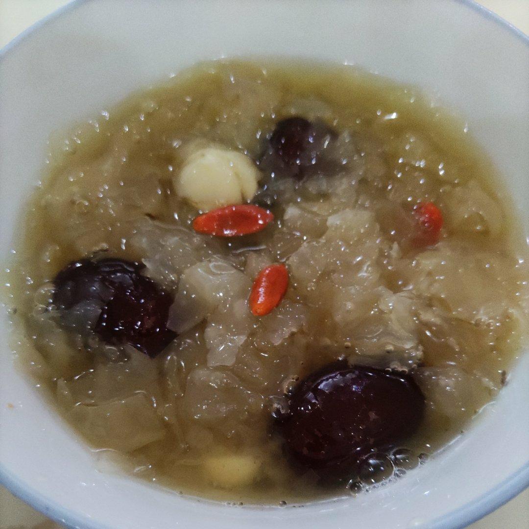 红枣银耳莲子羹（有出胶质、出胶，懒人的电压力锅版）