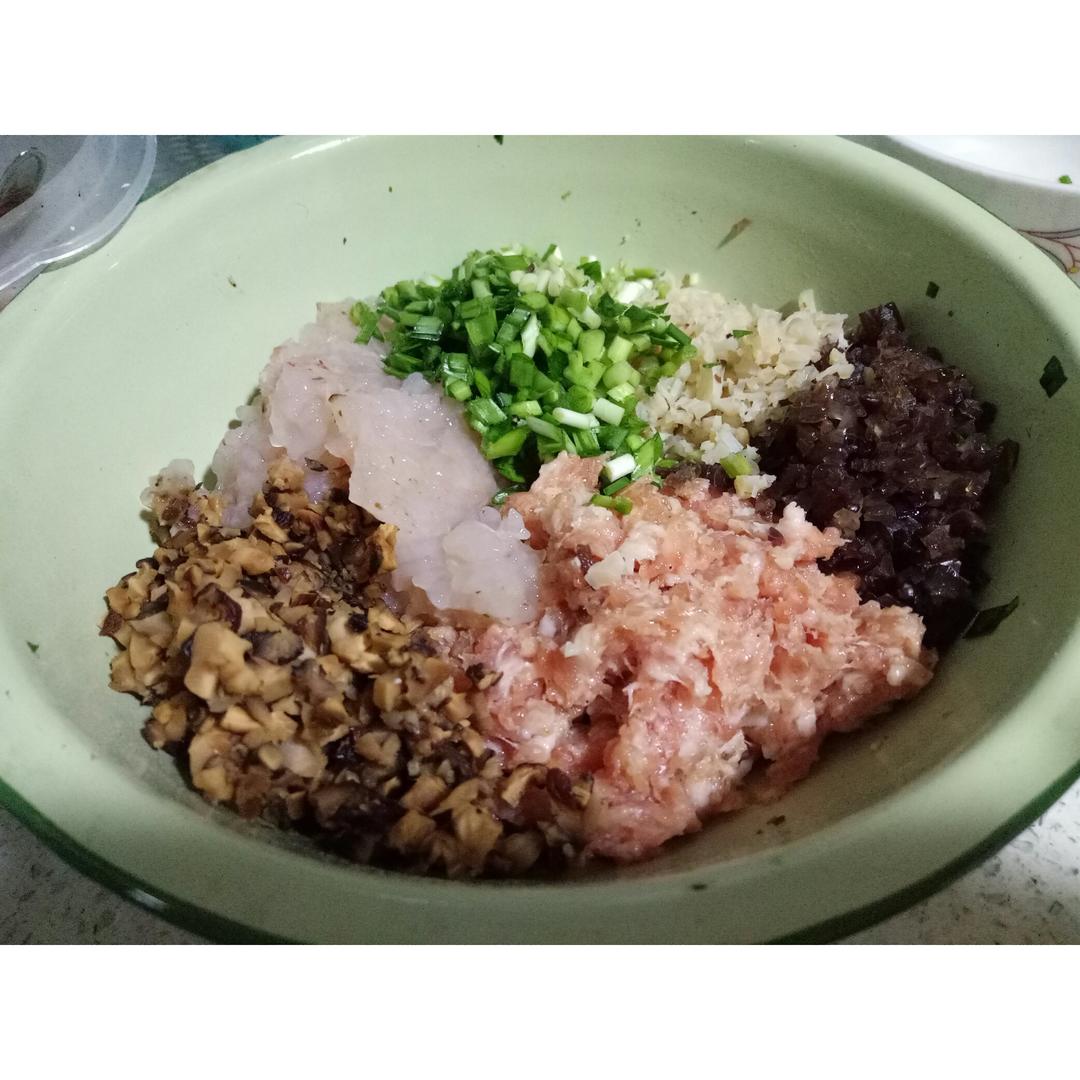 鲜掉眉毛的 三鲜水饺~