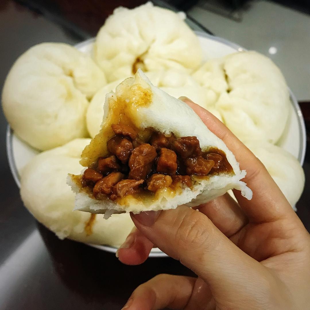 云朵般松软爆浆蜜汁叉烧包
