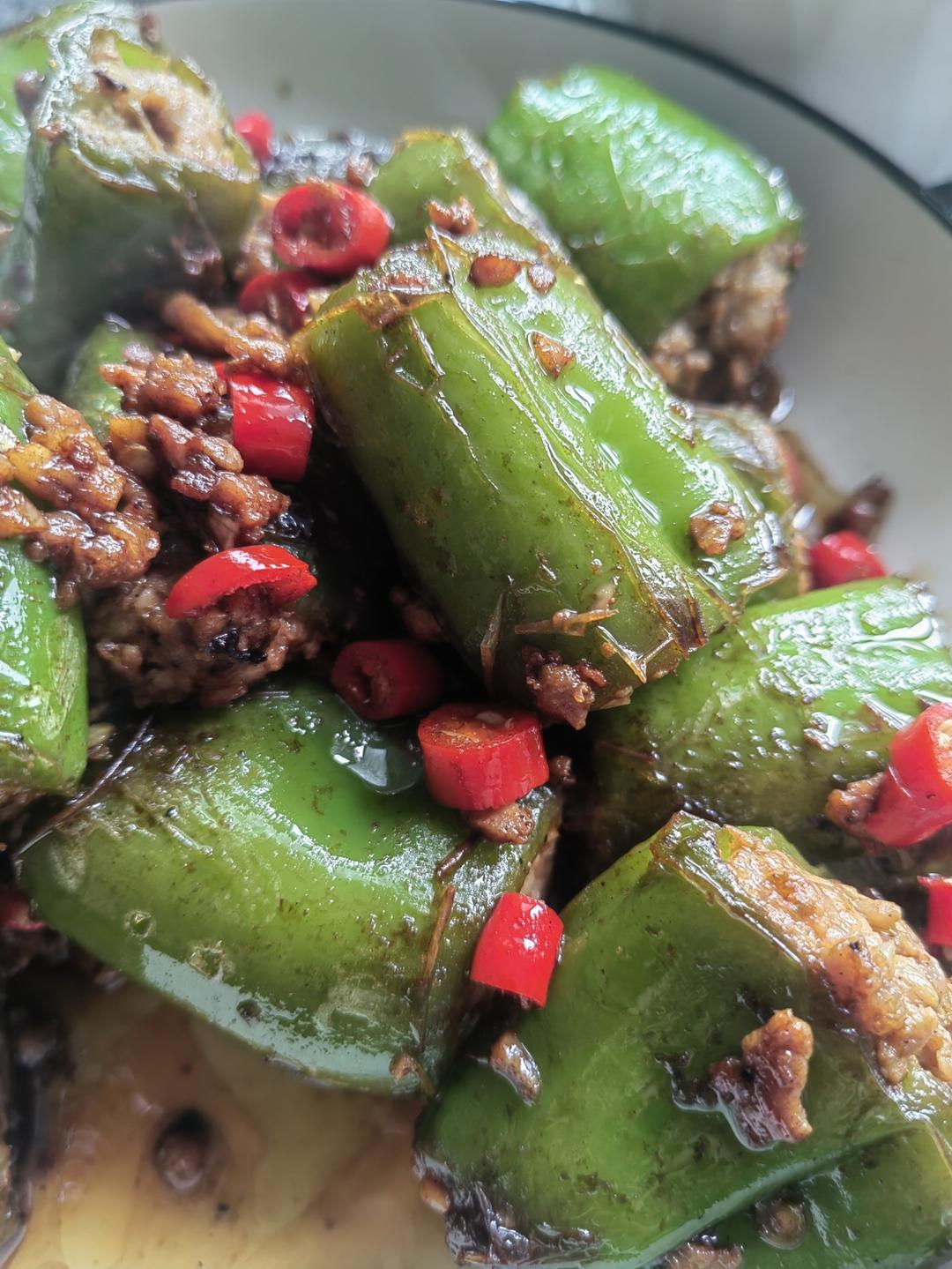 下饭菜“青椒酿肉”，香糯多汁鲜嫩下饭