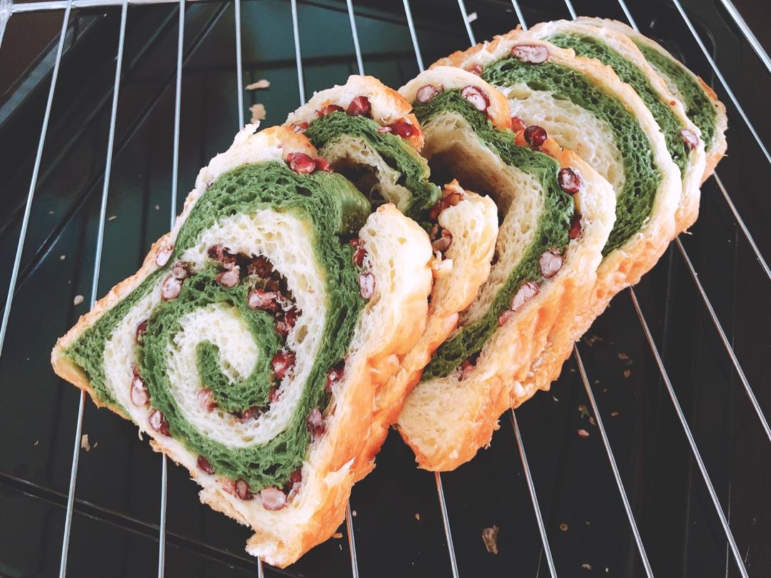 把春天吃进👄里.双色北海道抹茶蜜豆吐司