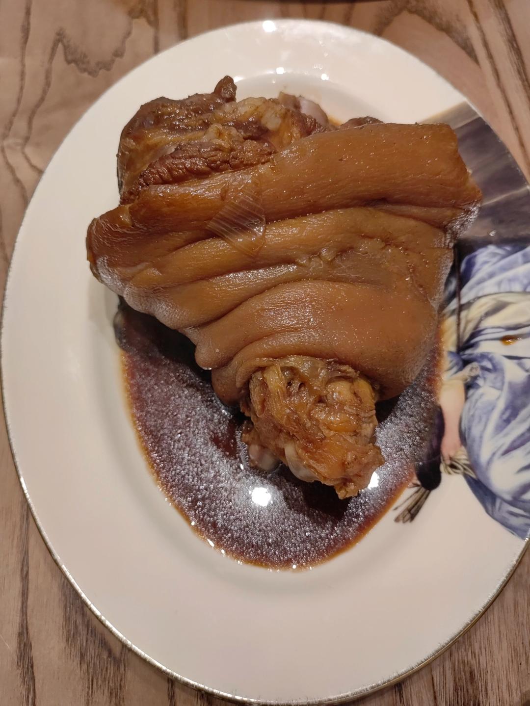 红焖肘子（不放油不炒糖色）