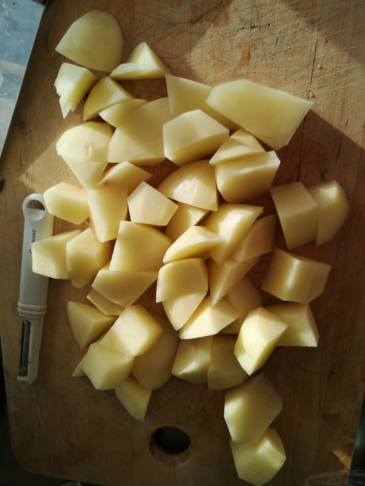家常菜－土豆焖鸡腿的做法 步骤6