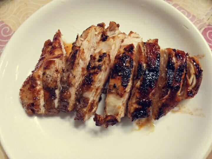 酷炫屌炸天好吃的煎鸡胸肉（香蒜蜂蜜煎鸡胸肉）