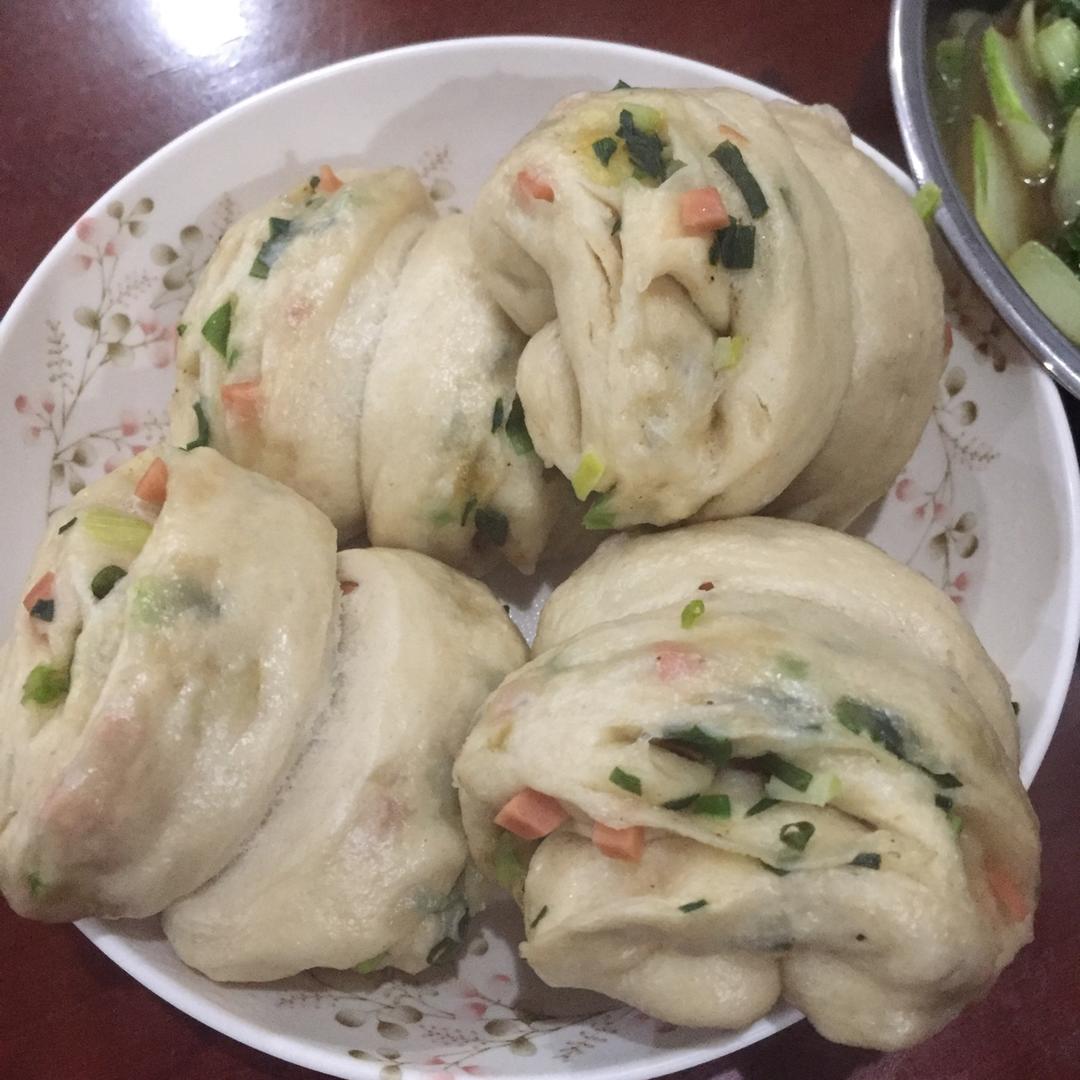 最好吃的火腿葱香花卷—附让葱不变黄的小窍门