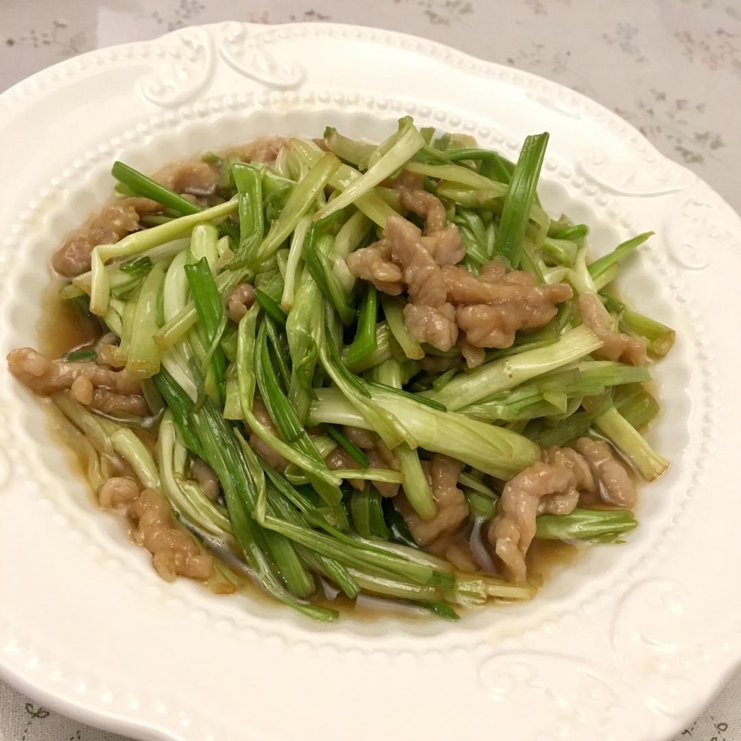 娅米de小食光做的肉丝炒水芹