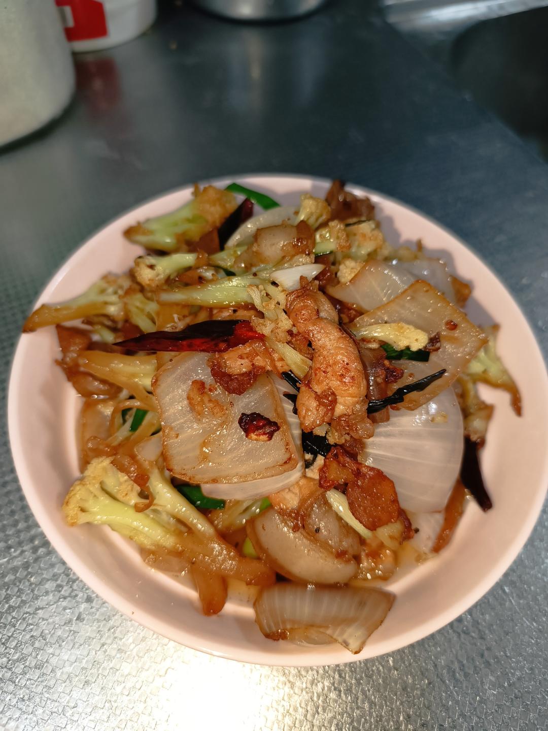 五花肉炒菜花、焦香菜花