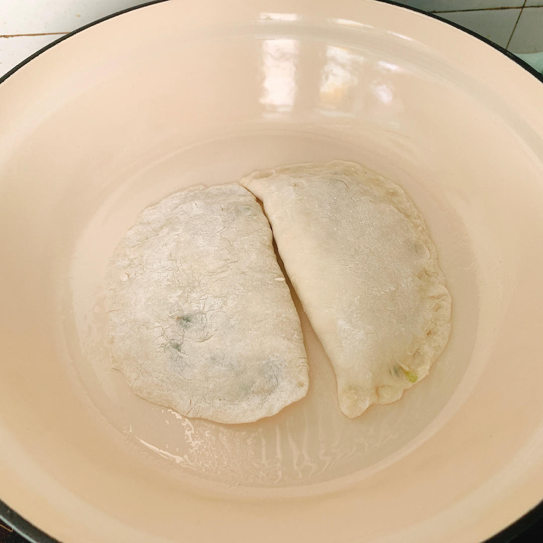 韭菜盒子【3月北鼎珐琅铸铁锅食谱】