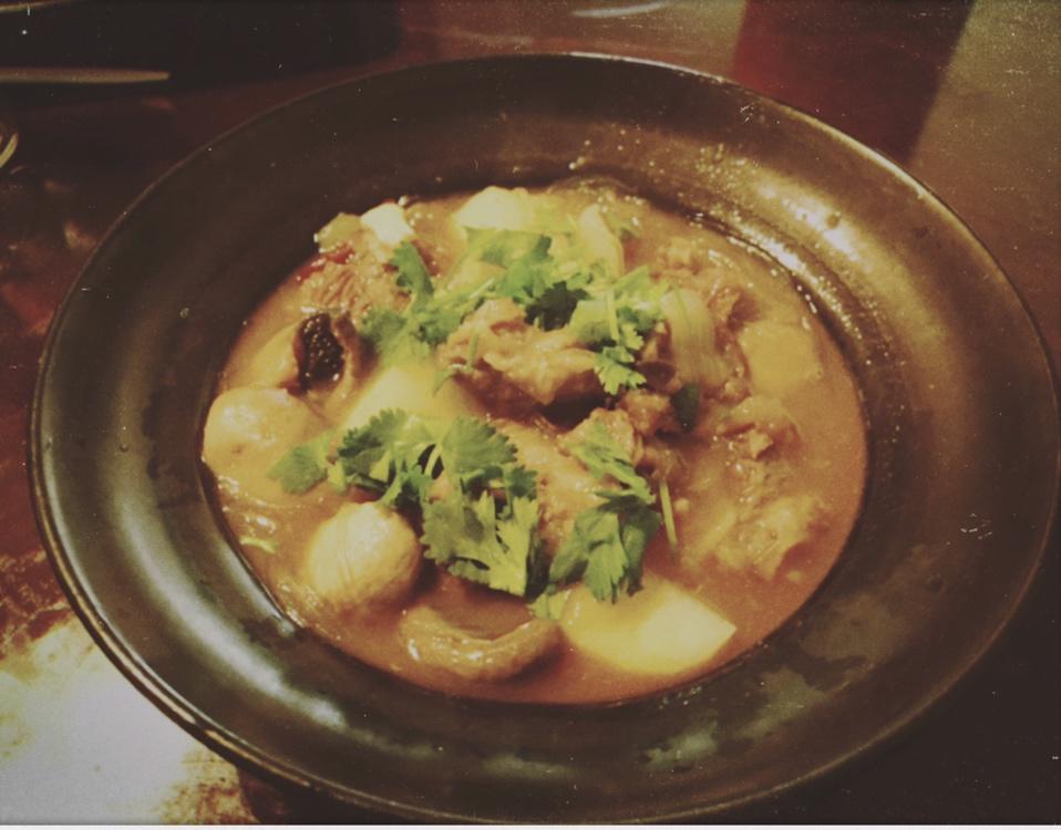 大口吃肉