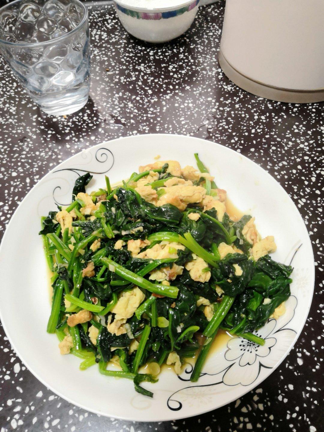 菠菜炒鸡蛋