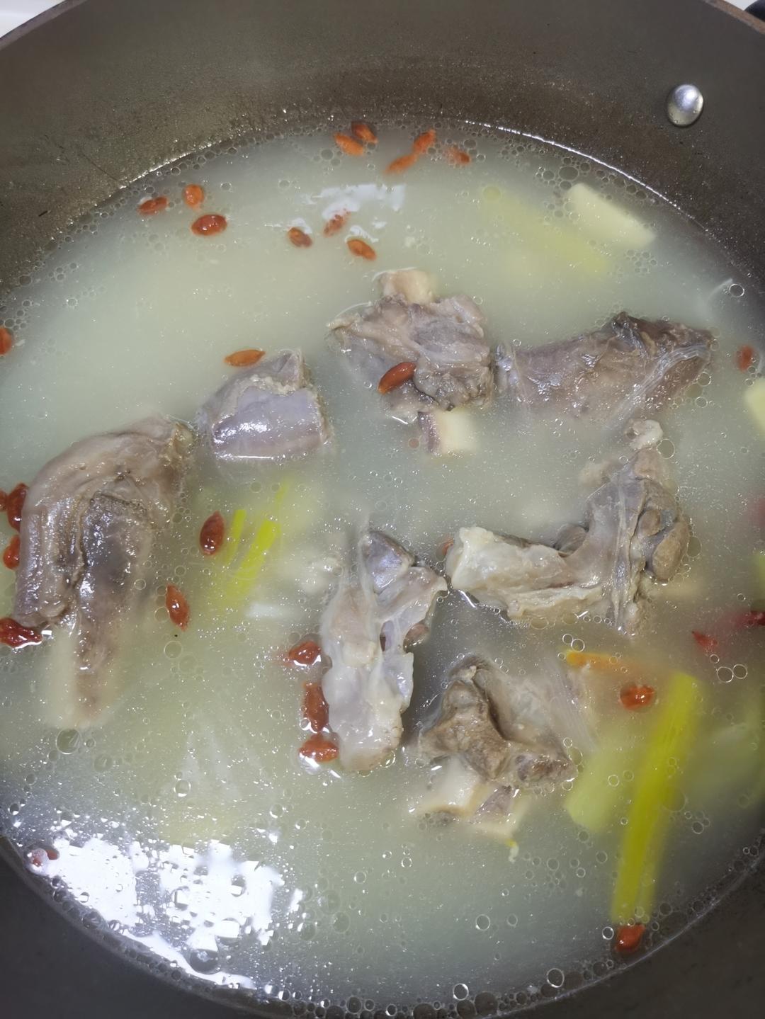 清炖羊汤，羊腿汤，冬季滋补佳品