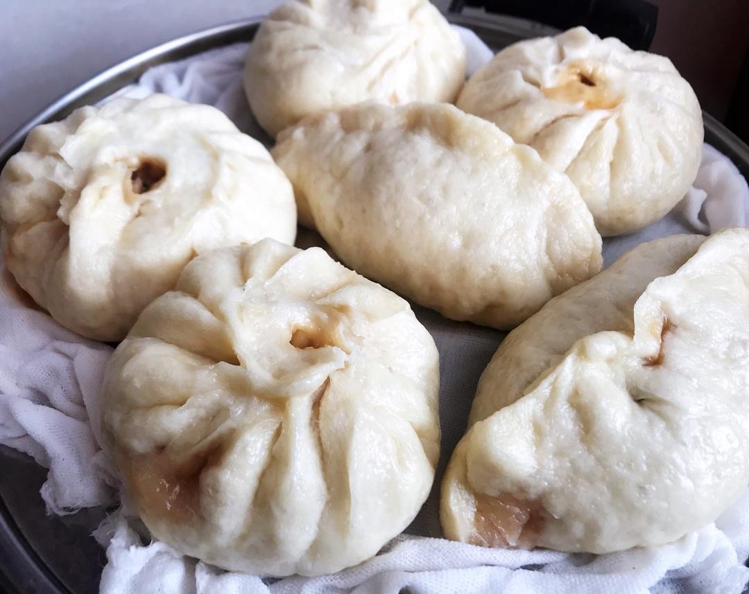 松软多汁的肉包子