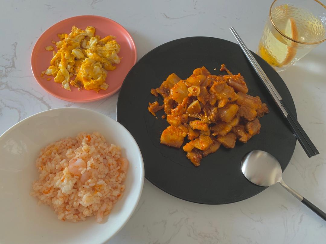 辣白菜炒五花肉