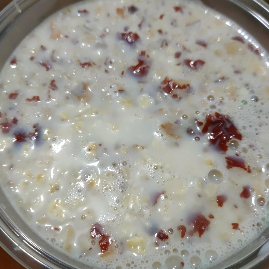 牛奶红枣燕麦粥（快手早餐）