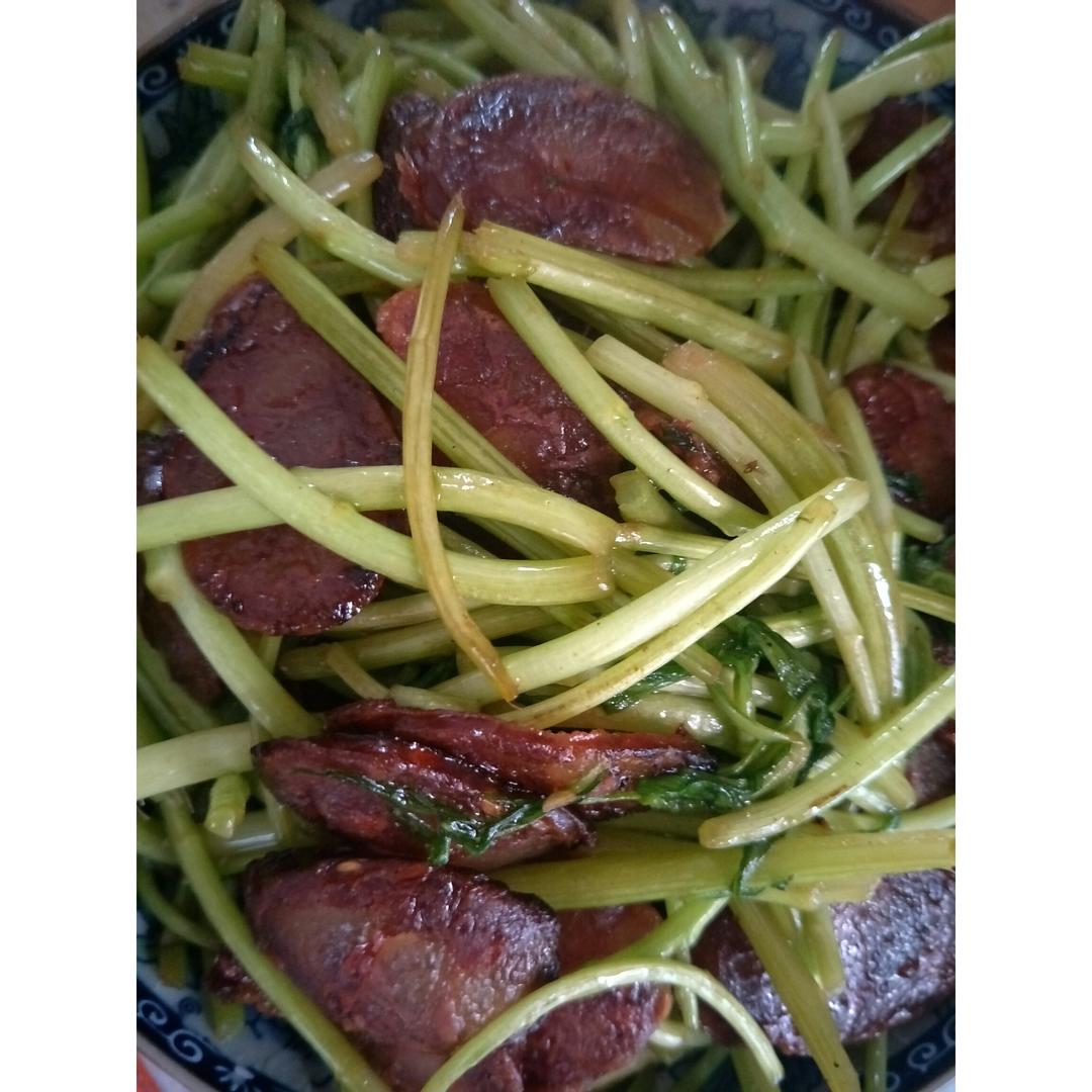香肠炒藜蒿