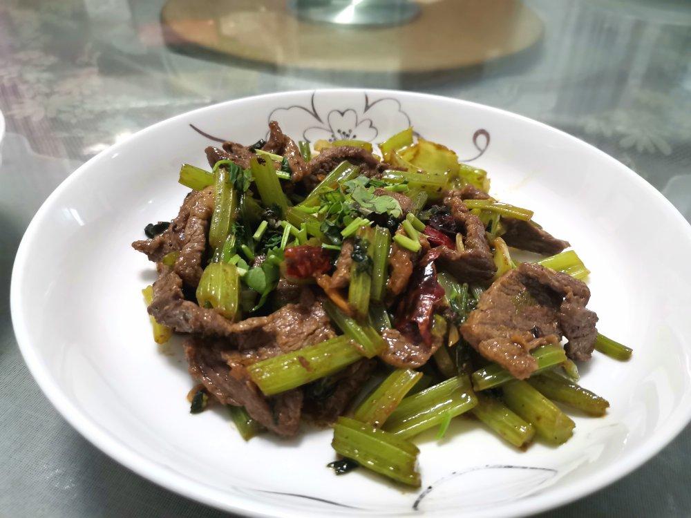 超下饭的芹菜炒牛肉