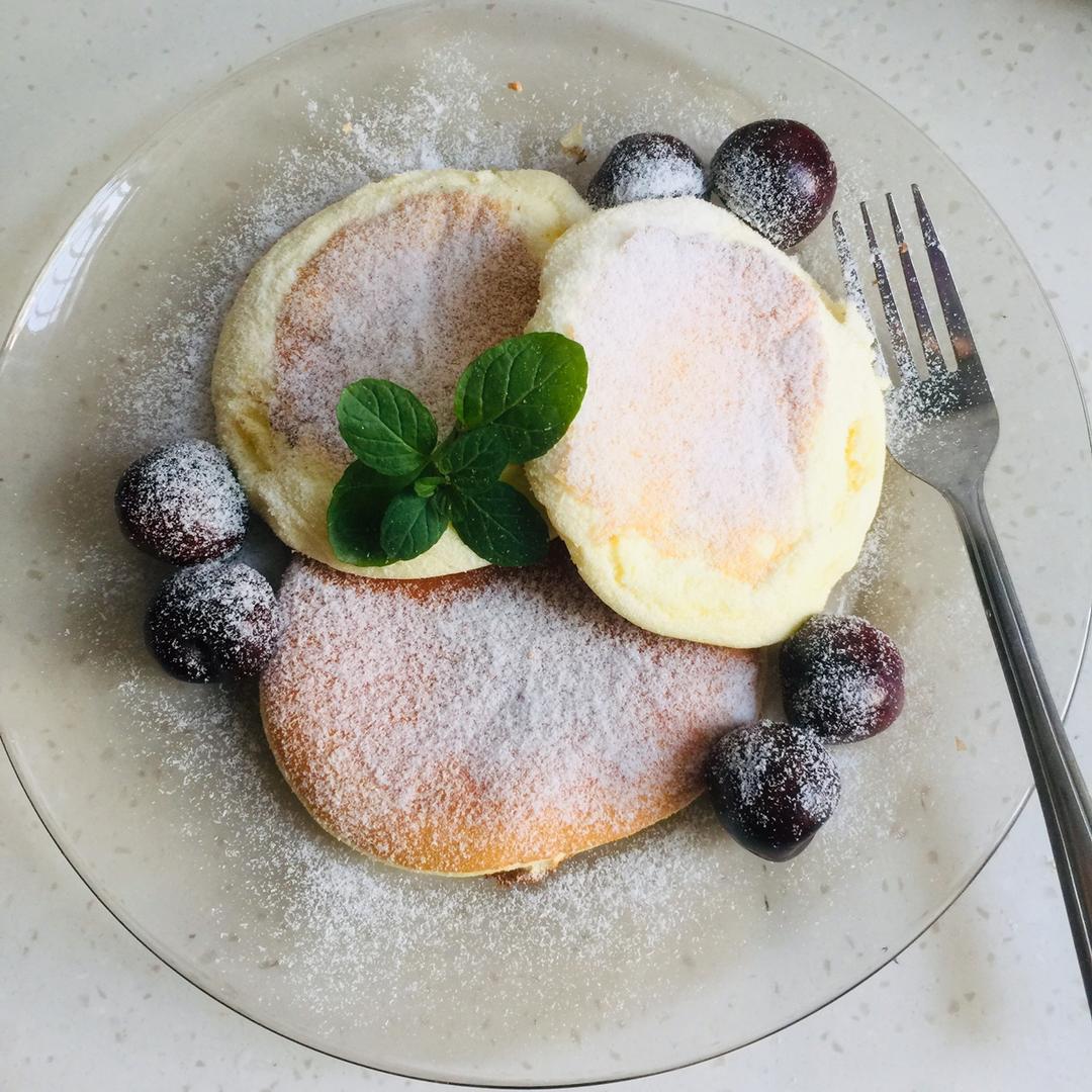 不用烤箱 15分钟无油低糖的舒芙蕾蛋糕松饼 🥞 蓬松绵软