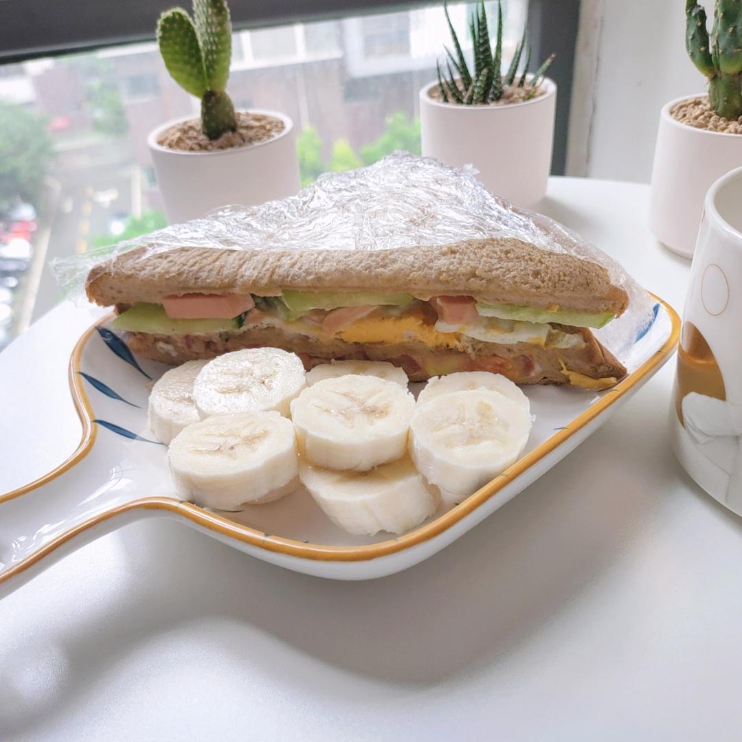 火腿煎蛋三文治