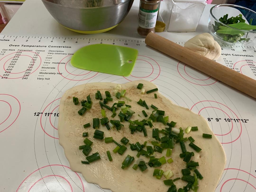 酥脆版葱油饼 看向往的生活也想吃葱油饼配香肠