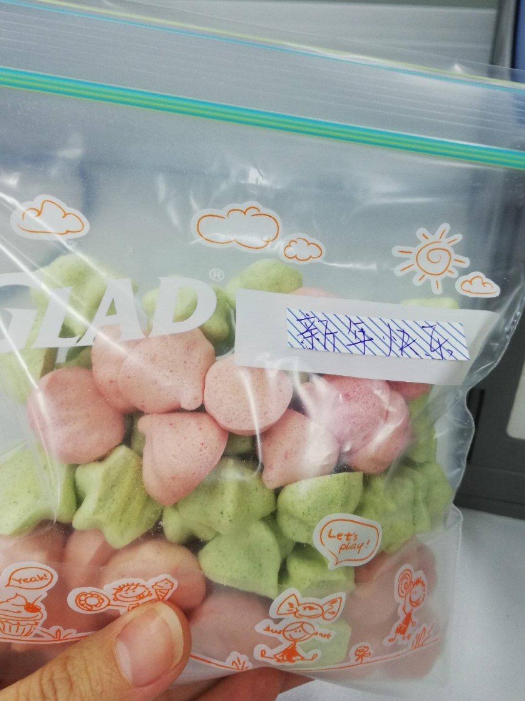 迷人的火龙果溶豆酸奶溶豆宝宝辅食