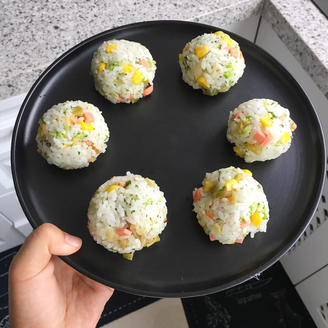 春日小清新之西兰花肉松饭团