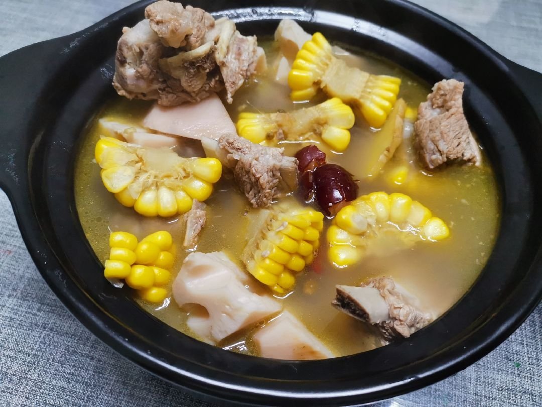 秋季补血养生汤～莲藕玉米排骨汤