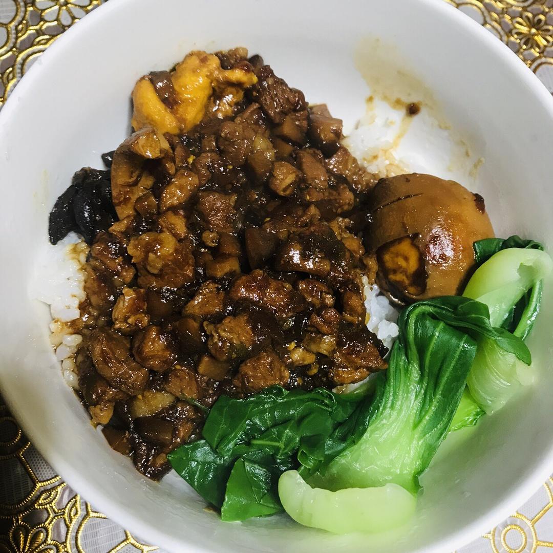 洋葱酥卤肉饭