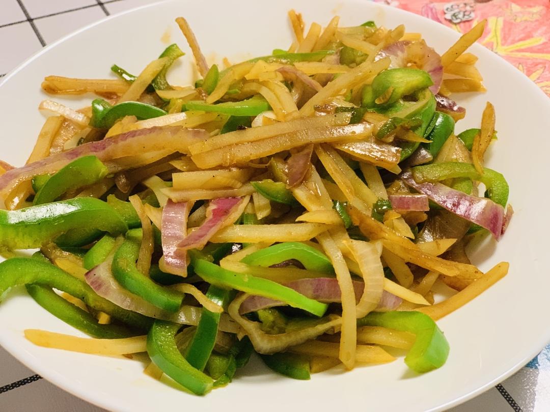洋葱青椒炒土豆片