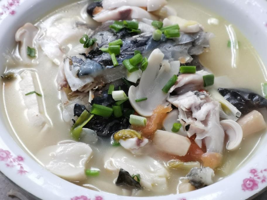 四川沙锅鱼头汤的做法