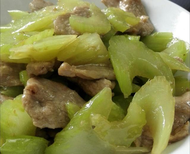 快手菜——西芹炒鸭胸的做法