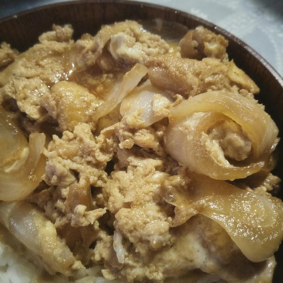 親子丼：鸡肉鸡蛋盖浇饭