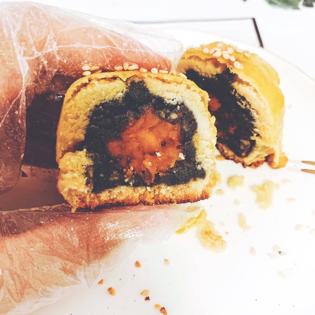 生酮流心芝麻月饼