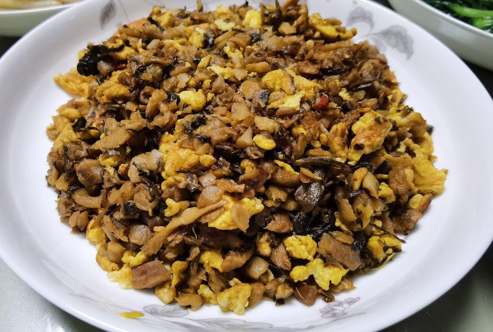 外婆菜炒蛋饭
