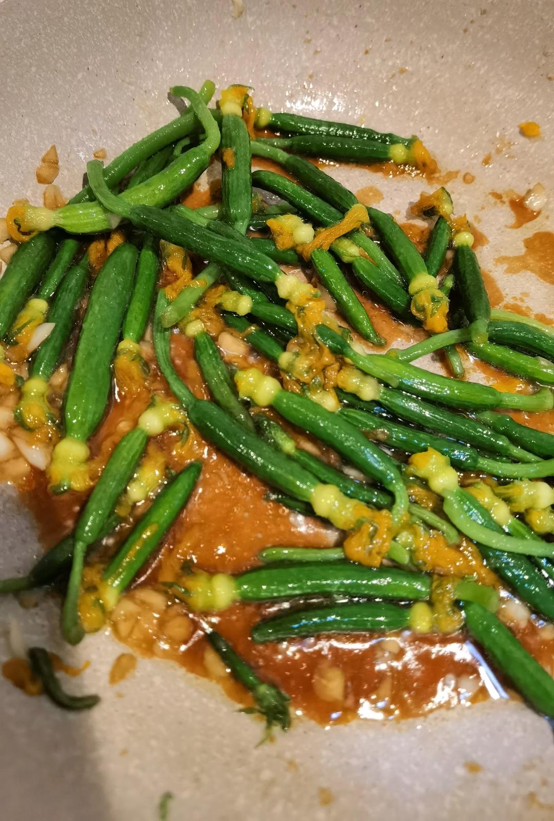 快手清炒黄瓜花