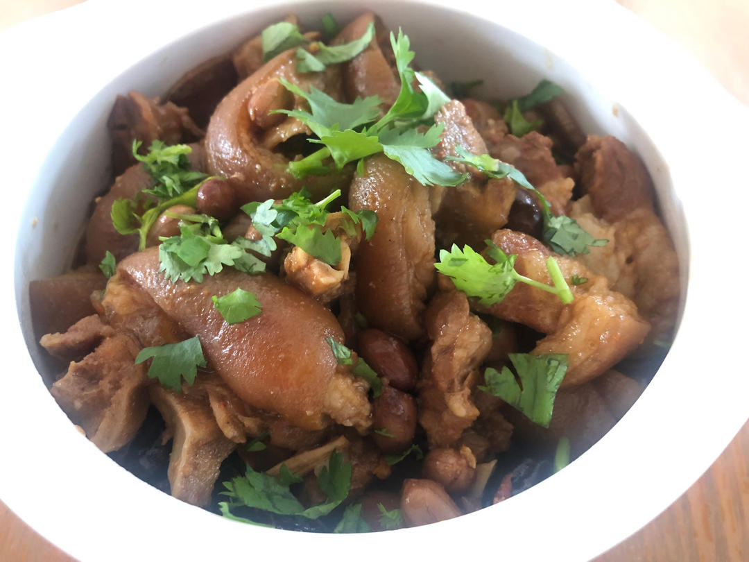 南乳花生猪脚煲