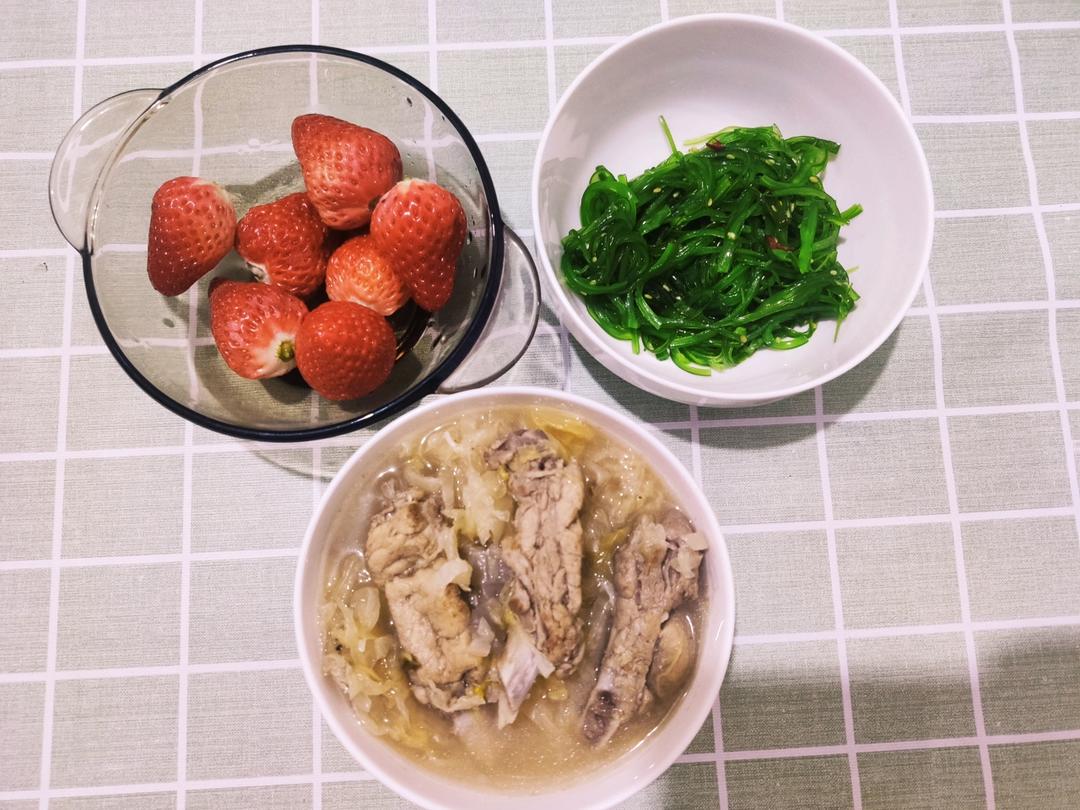 东北酸菜炖排骨