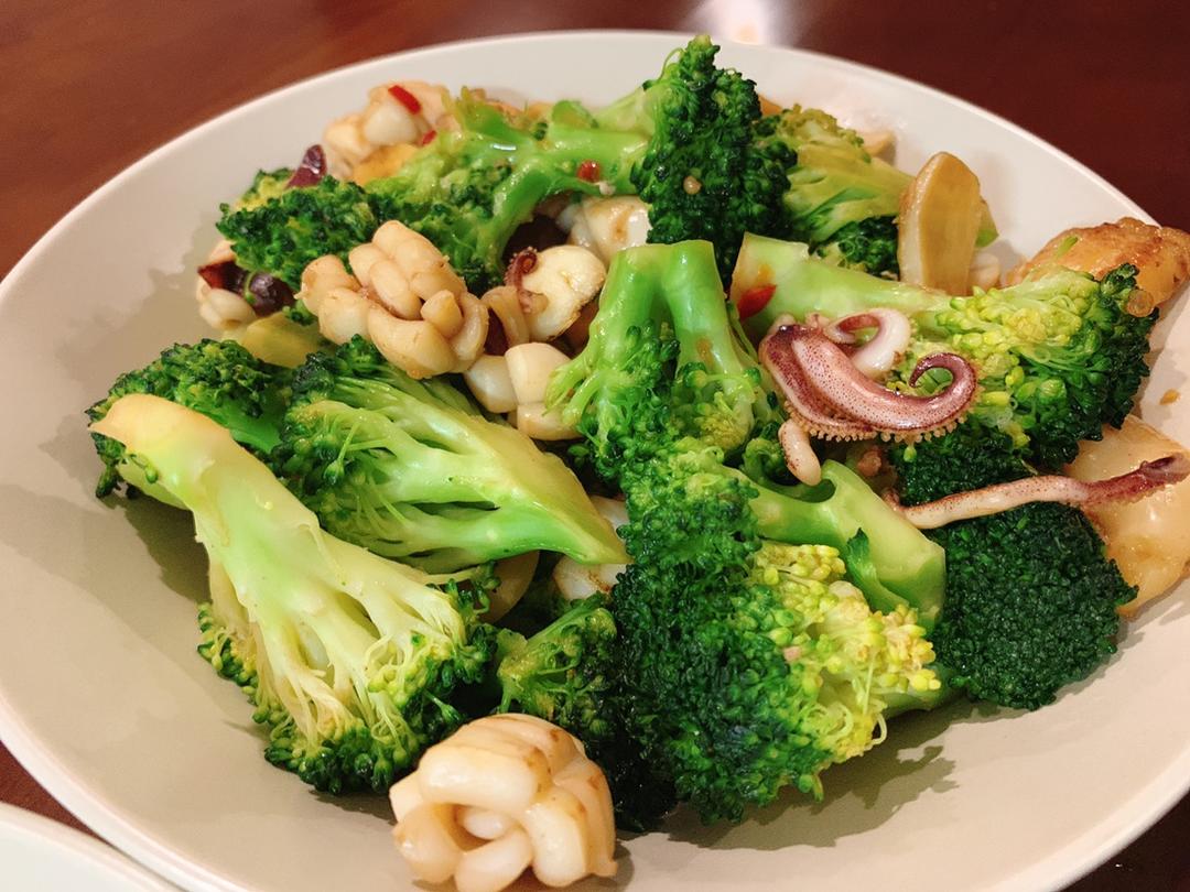 西兰花炒鲜鱿