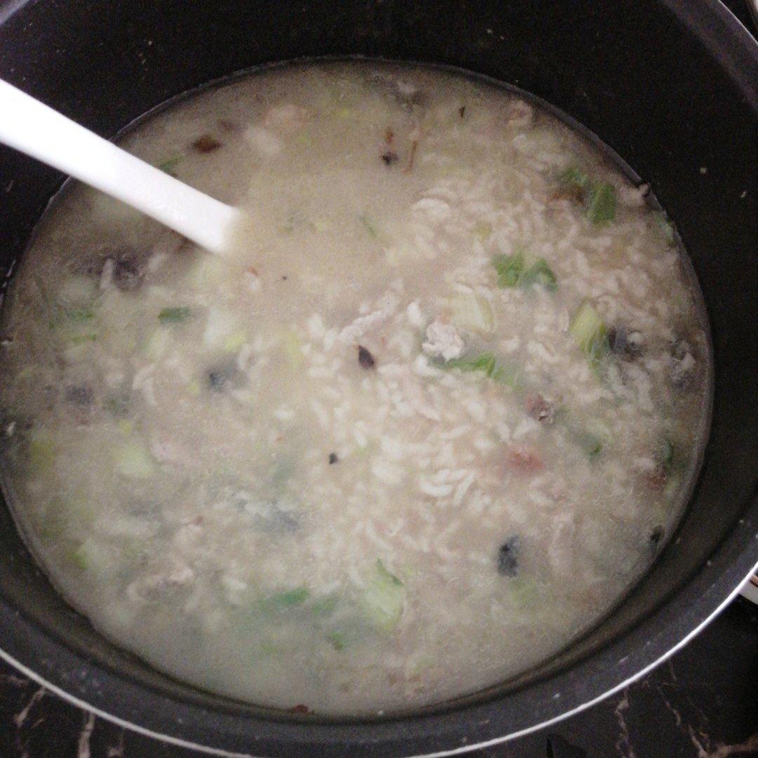 妈妈👩教我做的皮蛋瘦肉粥🥣简单快捷美味😋