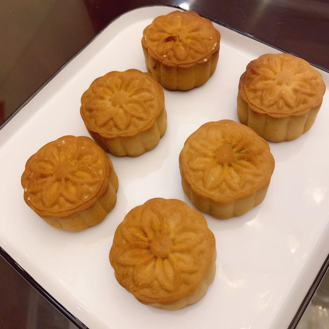 广式月饼—蛋黄莲蓉月饼