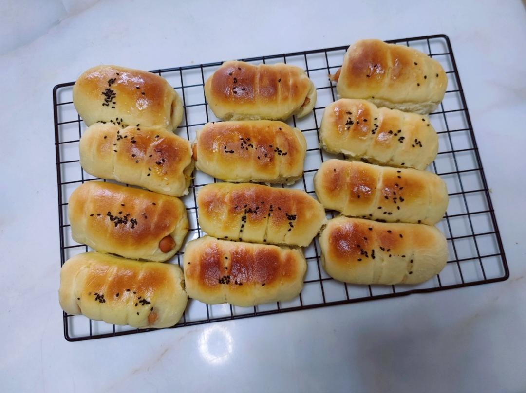 肉松肠仔包