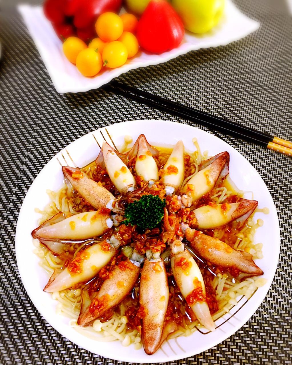 芒果布丁8080做的蒜蓉蒸墨鱼仔金针菇