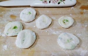 快手辅食—宝宝葱油饼的做法 步骤6