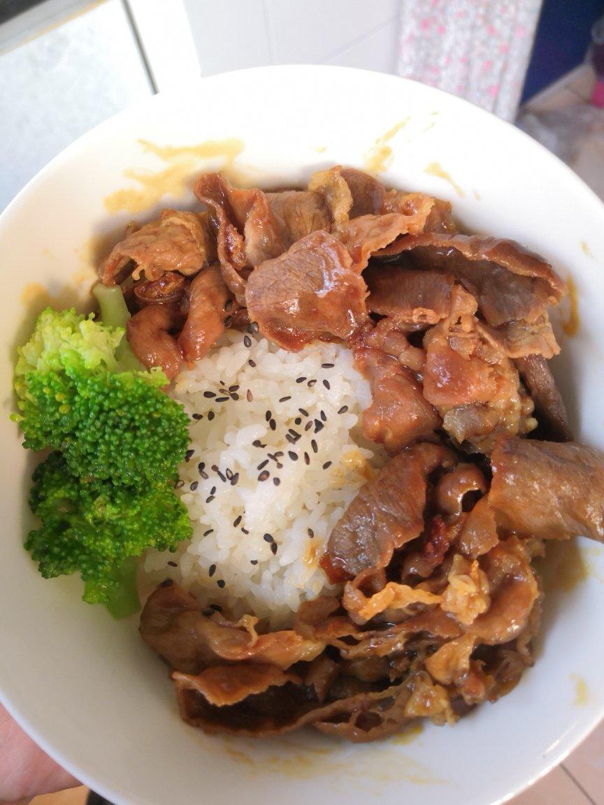 煎饼果子国做的堂妈金牌牛肉饭